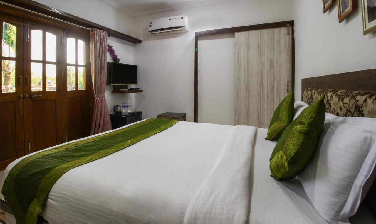 Treebo Trend Skylight Royal Stay Candolim Exterior photo