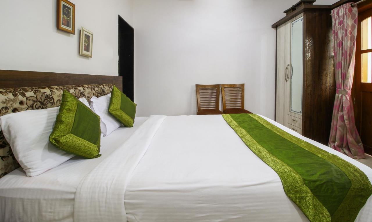 Treebo Trend Skylight Royal Stay Candolim Exterior photo