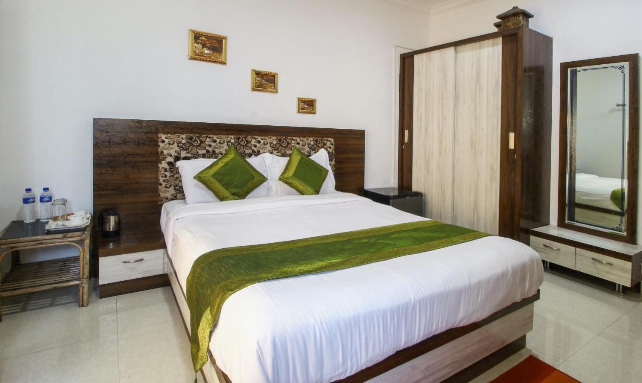 Treebo Trend Skylight Royal Stay Candolim Exterior photo