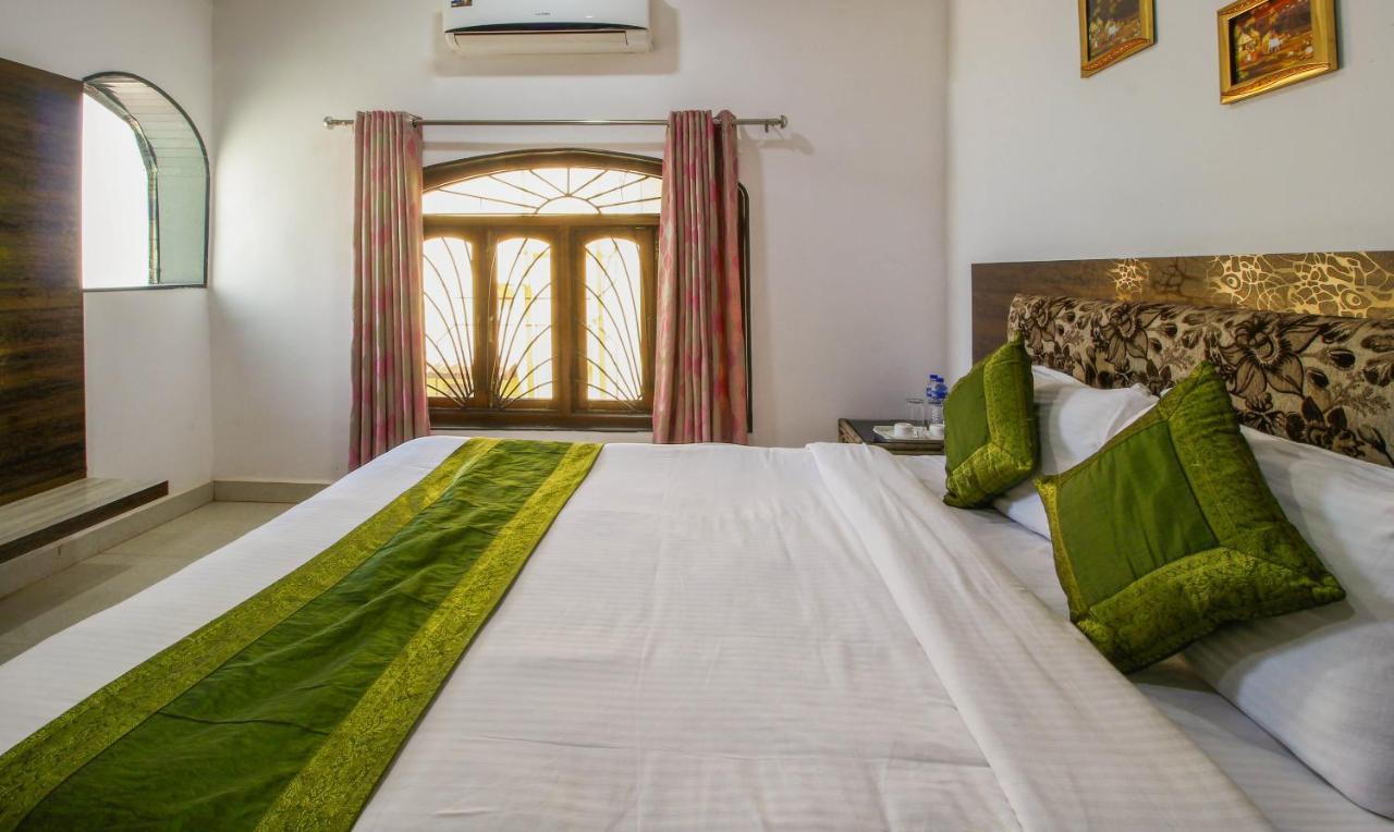 Treebo Trend Skylight Royal Stay Candolim Exterior photo