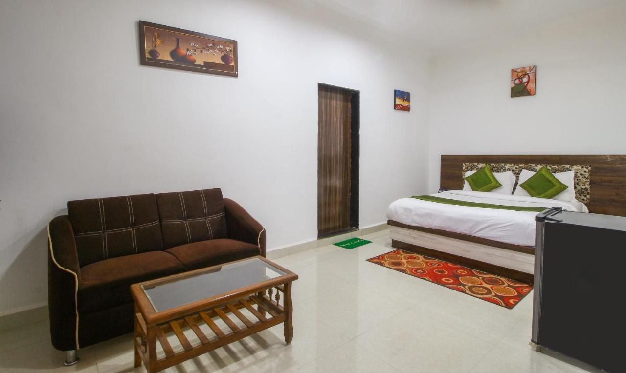 Treebo Trend Skylight Royal Stay Candolim Exterior photo
