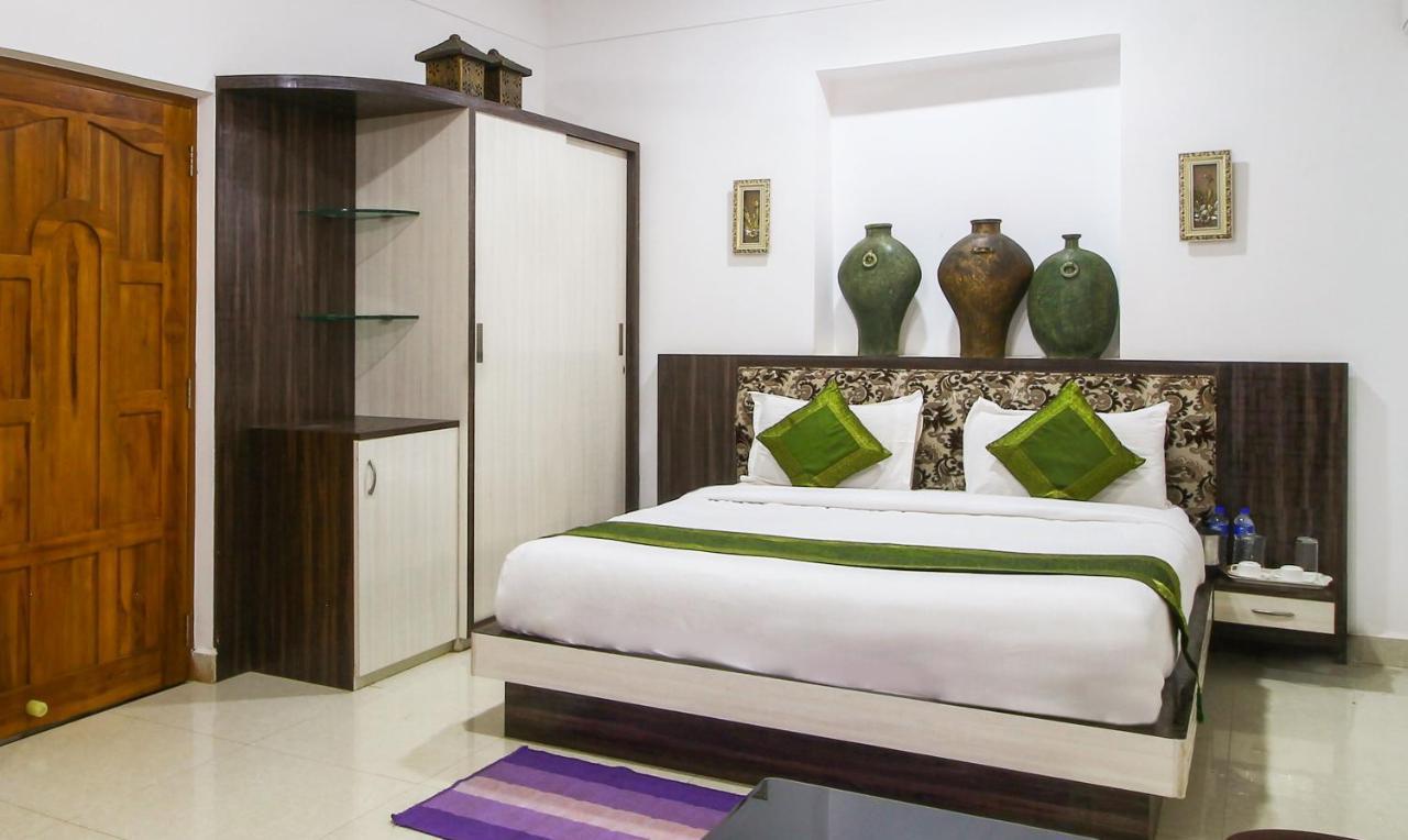Treebo Trend Skylight Royal Stay Candolim Exterior photo