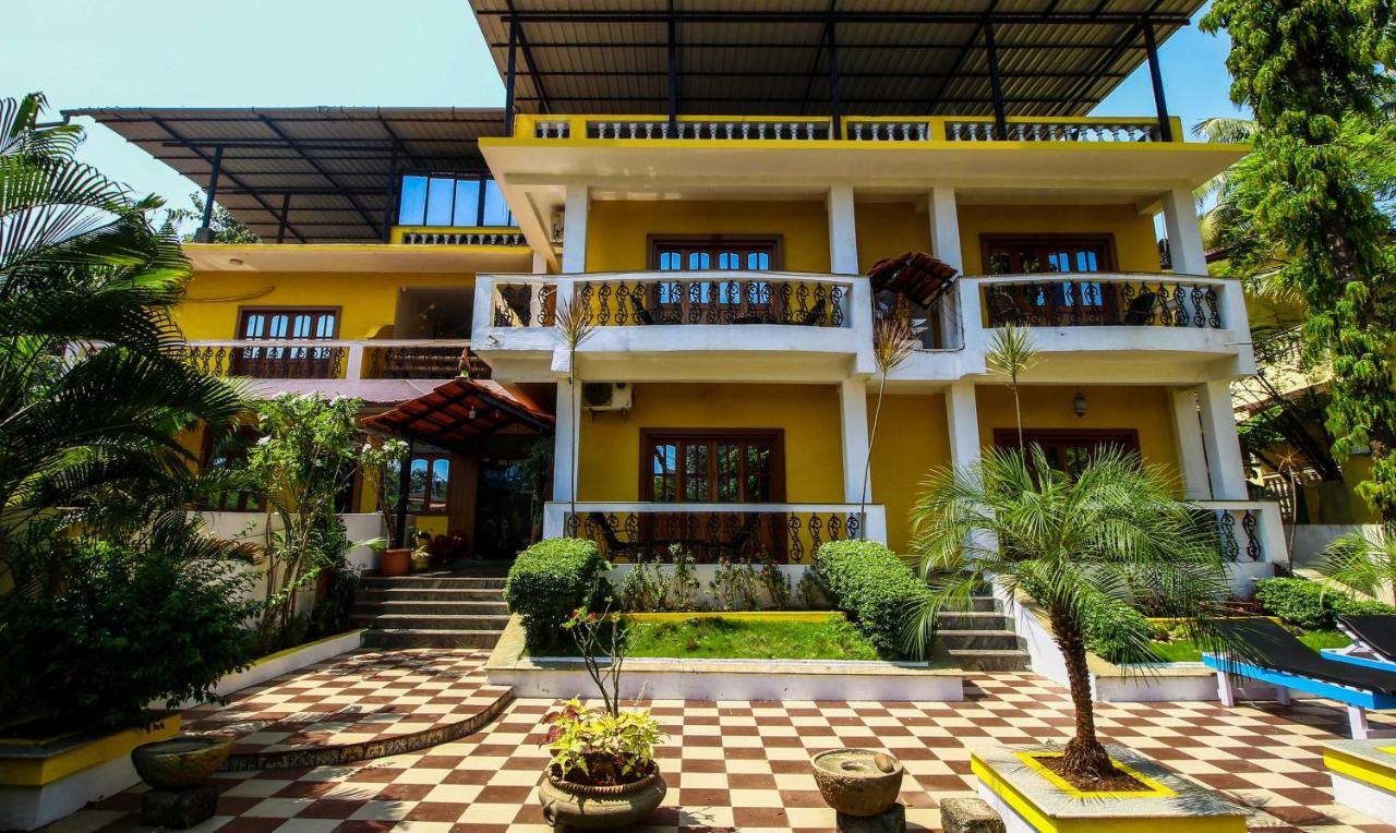 Treebo Trend Skylight Royal Stay Candolim Exterior photo